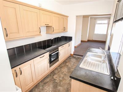 FITTED KITCHEN